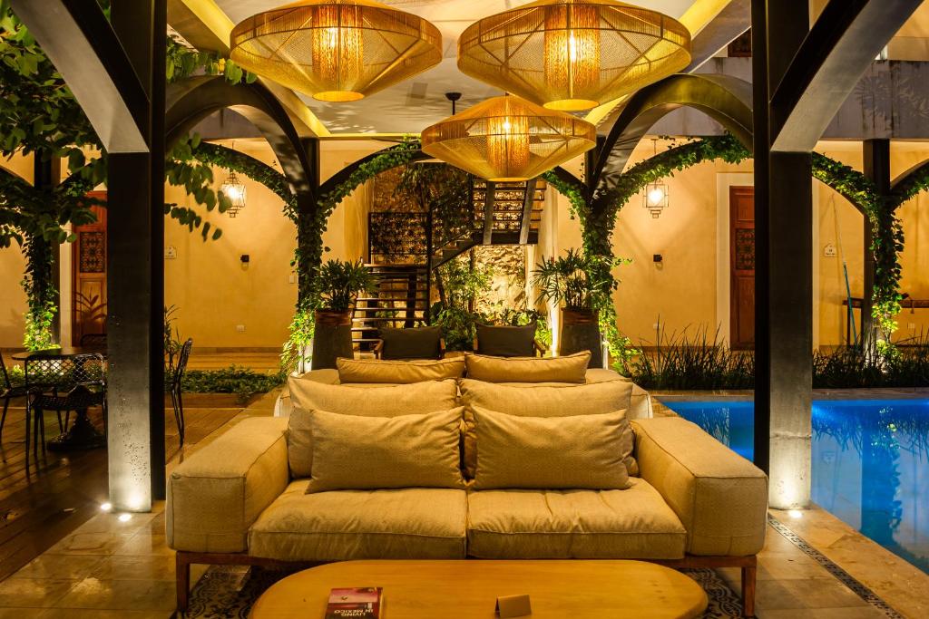Adoro Hotel Boutique — hero image