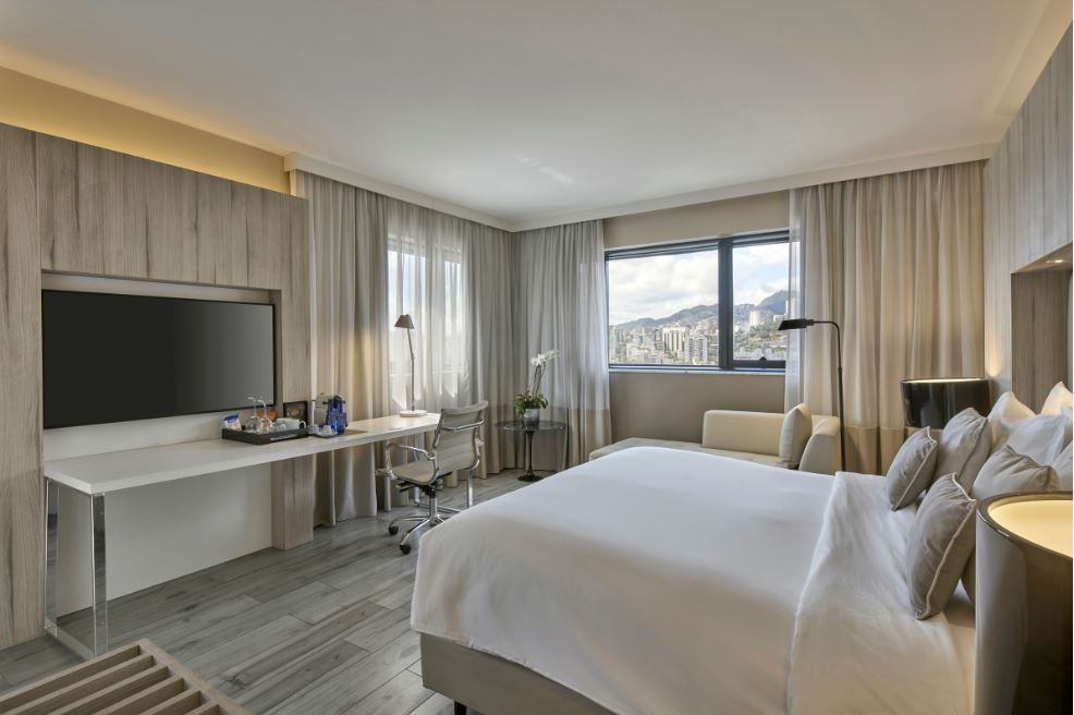 Guest room with a double bed at Radisson Blu Belo Horizonte Savassi
