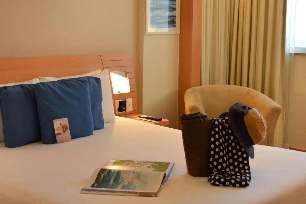Queen bedroom at Regency Barra Hotel