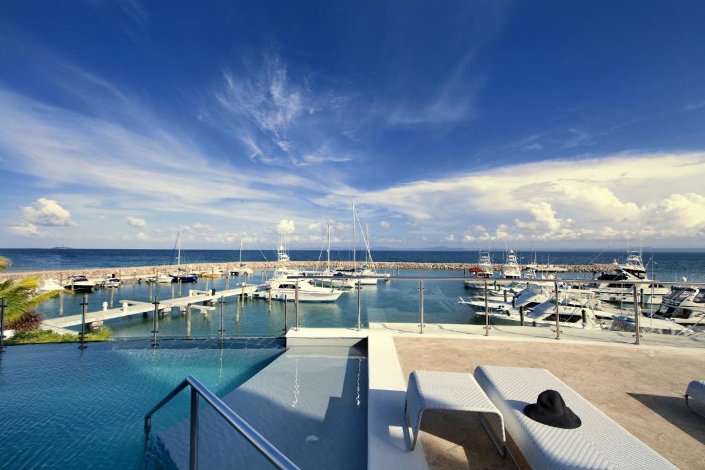 The Bannister Hotel & Yacht Club — hero image