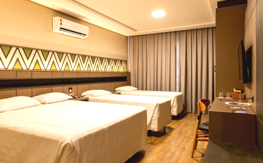 Guest room with three beds at Complexo Eco Cataratas Resort by SJ