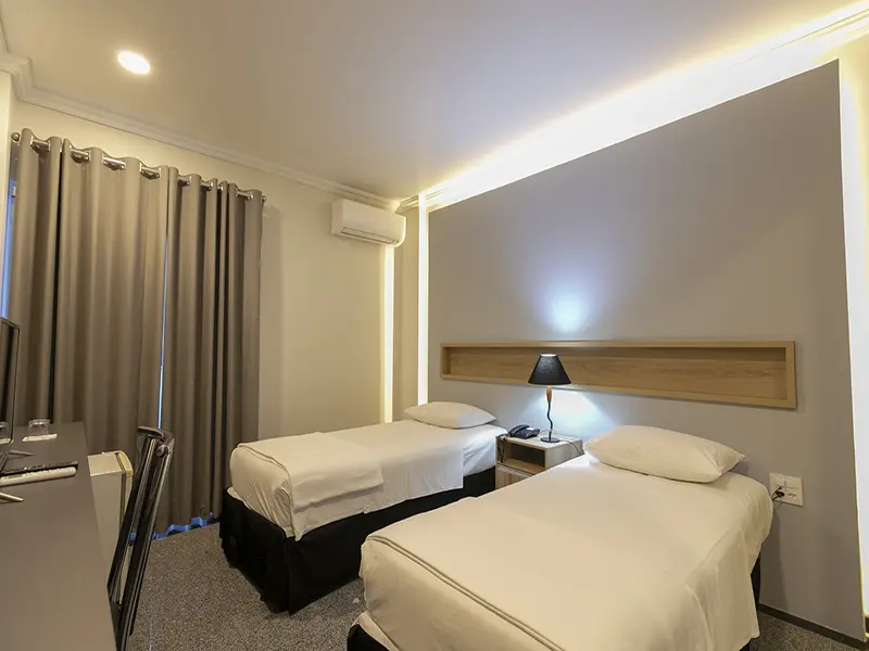 Guest room with twin beds at Da Vinci Hotel & Conventions