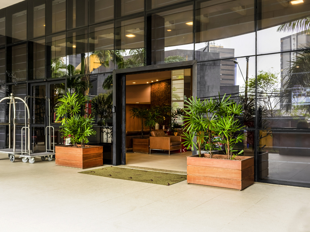 Hotel entrance at Hotel Mercure Salvador Boulevard