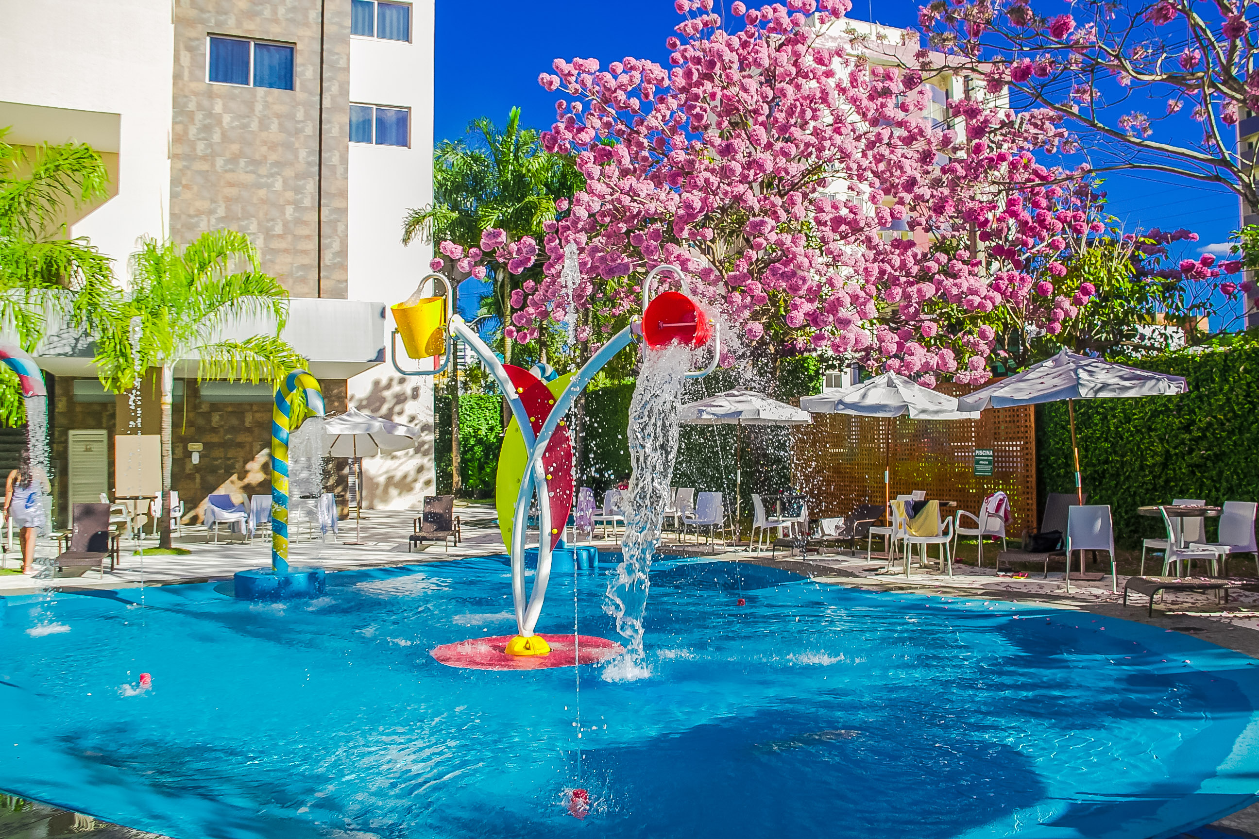 Best Western Suites Le Jardin Caldas Novas — outdoor pool deck